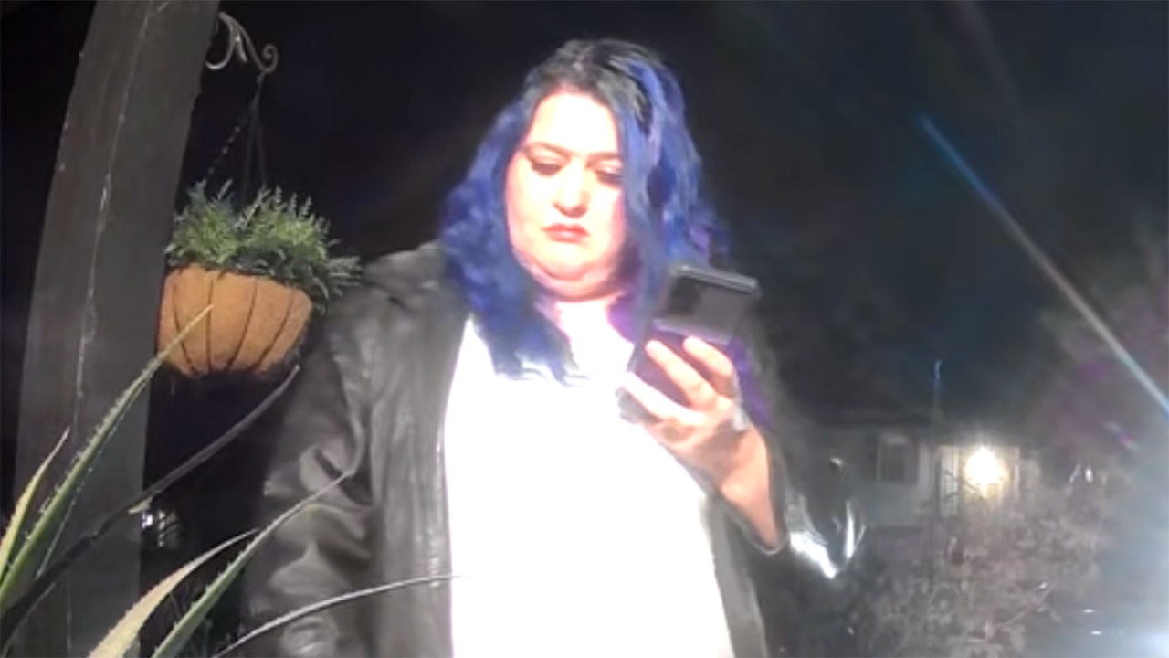 القبض على سائق DoorDash بتهمة رش طعام العميل بالفلفل