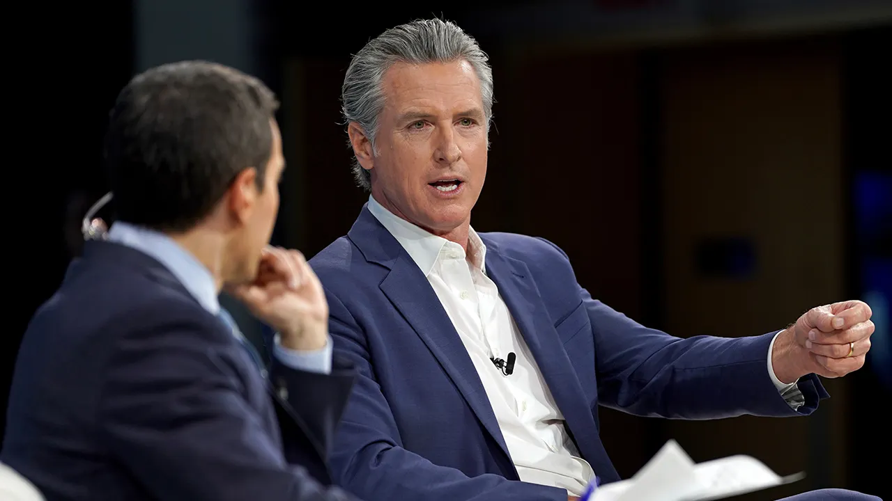 ‘Rock star’ Newsom steals the show at DNC summit as Democrats hunt for 2028 contender to take on Trump ‘Rock star’ Newsom steals the show at DNC summit as Democrats hunt for 2028 contender to take on Trump