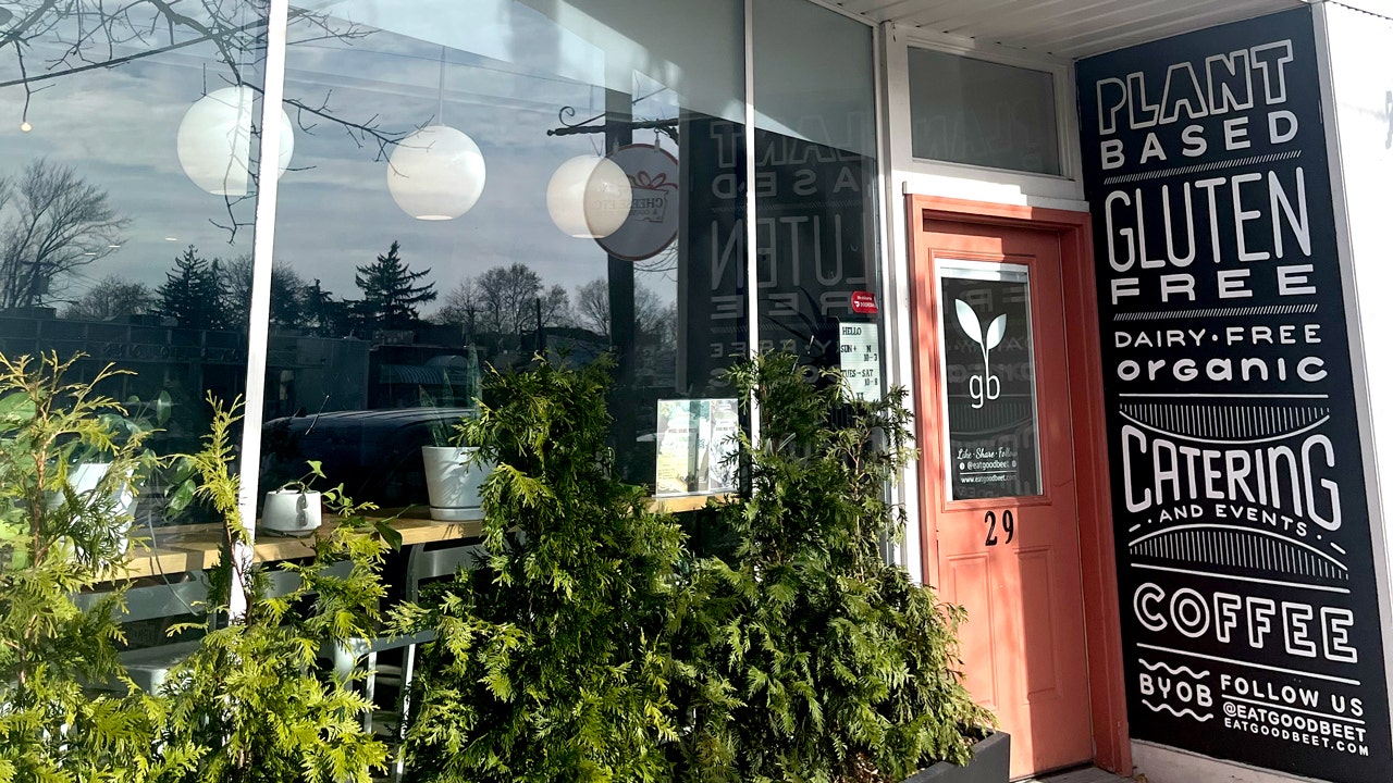 واجه مطعم في نيوجيرسي رد فعل عنيفًا لإضافة خيارات اللحوم إلى قائمته