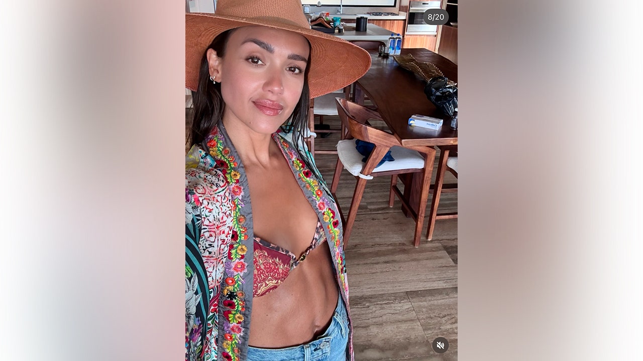 Jessica Alba posed for a bikini photo during a family vacation. (Jessica Alba/Instagram)