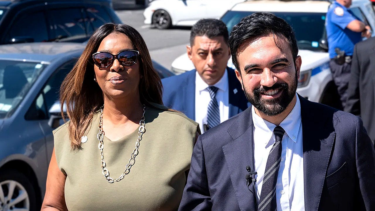 Zohran Mamdani werd tijdens een middernachtceremonie in het oude stadhuis beëdigd als burgemeester van New York