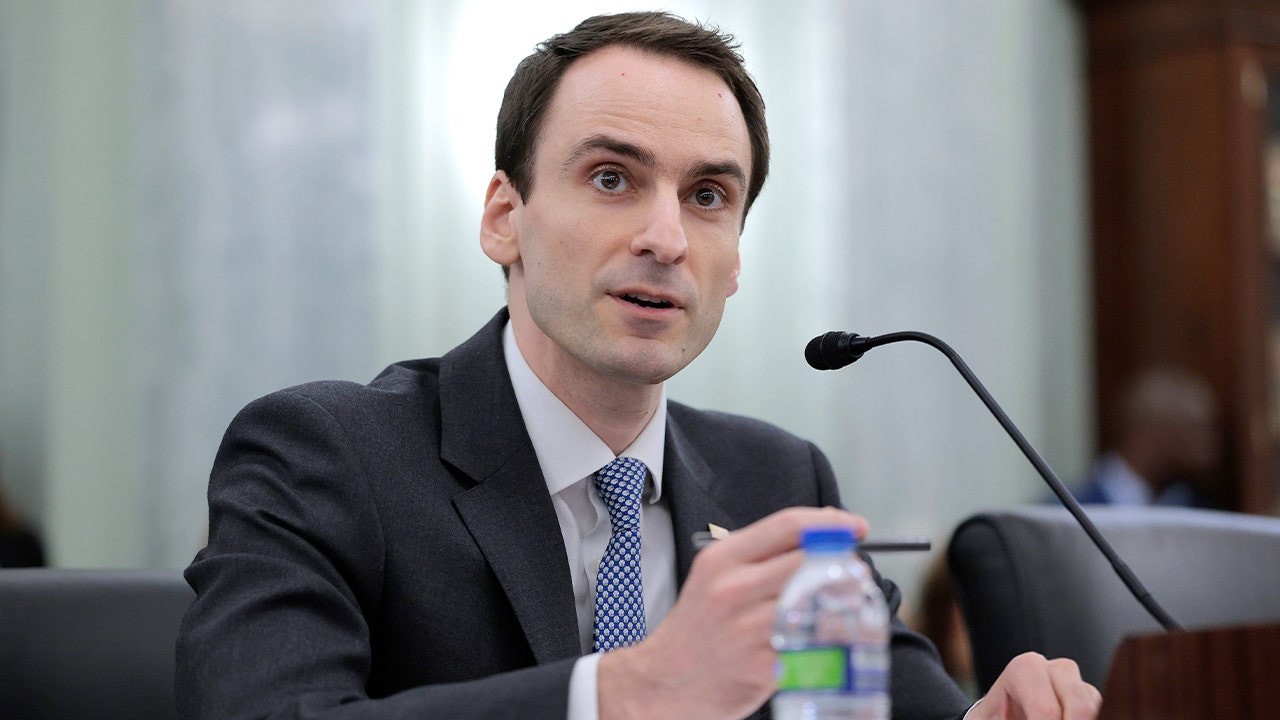 البيت الأبيض يحث وزراء التكنولوجيا في مجموعة السبع على إزالة العقبات التنظيمية المتعلقة بالذكاء الاصطناعي