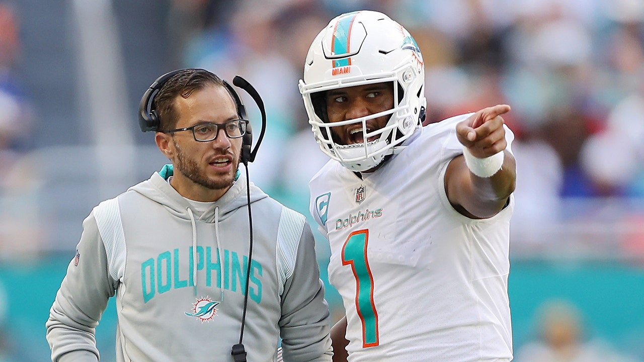 Mike McDaniel signals potential major shakeup as Tua Tagovailoa falters, Dolphins fall out of playoff race Mike McDaniel signals potential major shakeup as Tua Tagovailoa falters, Dolphins fall out of playoff race