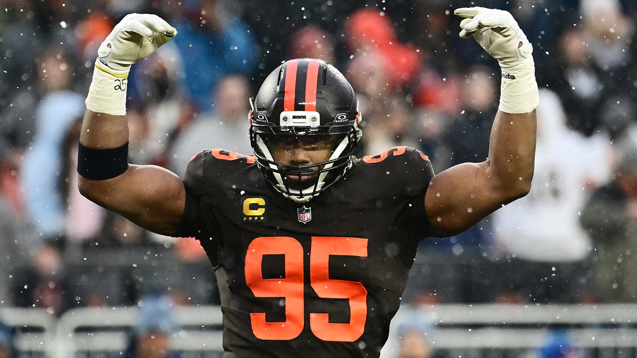 Myles Garrett's former Browns teammate calls him 'best pass rusher I've ever seen' as he nears sack record