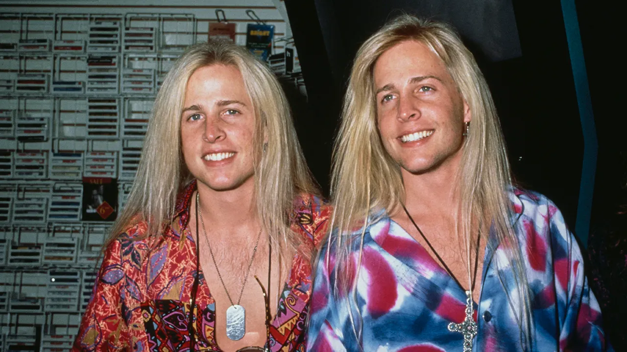 Les jumeaux Nelson ont remboursé des millions de dettes pour sauver l’héritage familial en matière de divertissement. Les jumeaux Nelson ont remboursé des millions de dettes pour sauver l’héritage familial en matière de divertissement.