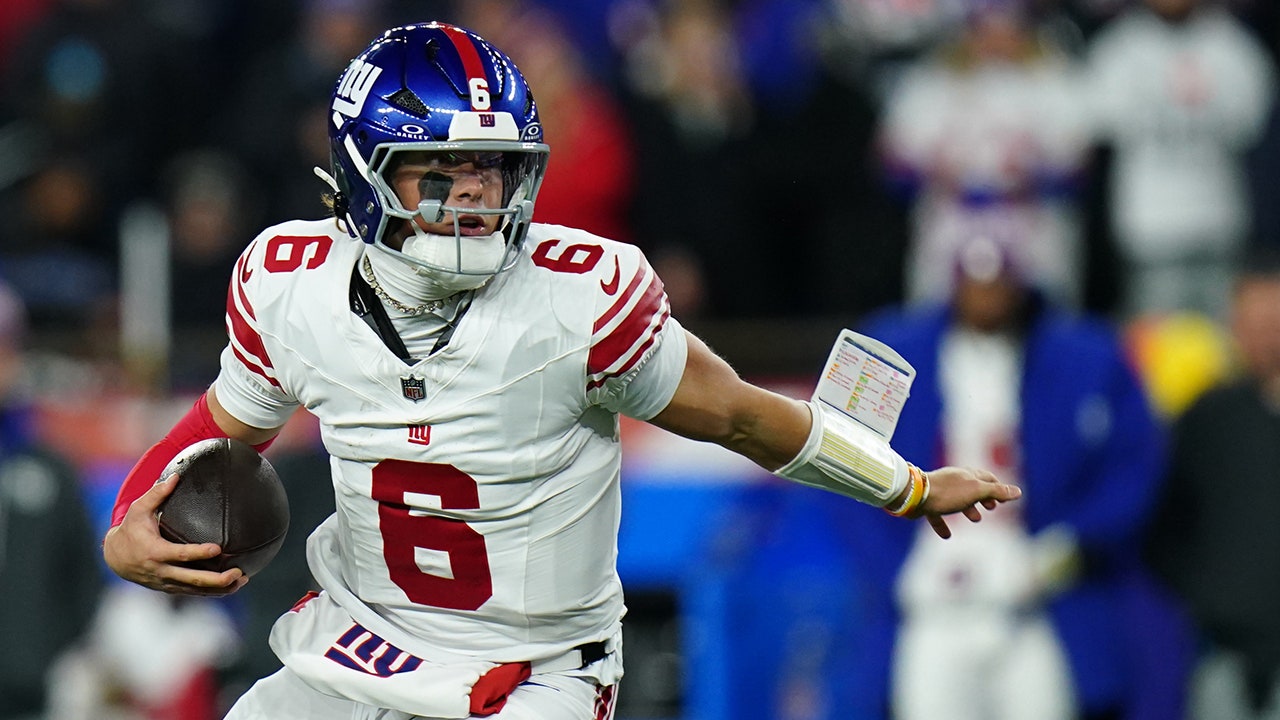 Giants’ Jaxson Dart has no interest in changing playing style despite huge hit: ‘Not playing soccer out here’