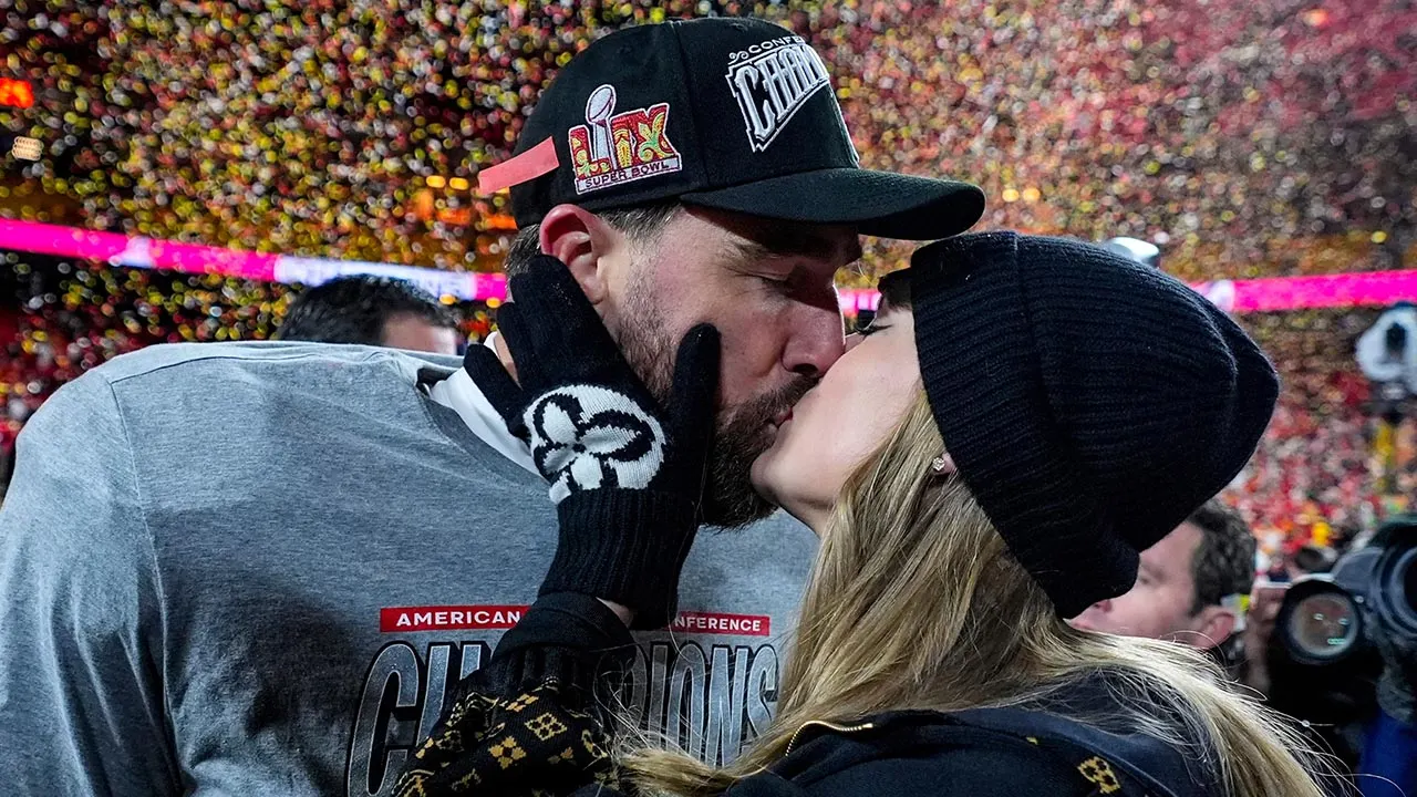 Travis Kelce, evindeki olası son maçta Taylor Swift’ten destek alıyor