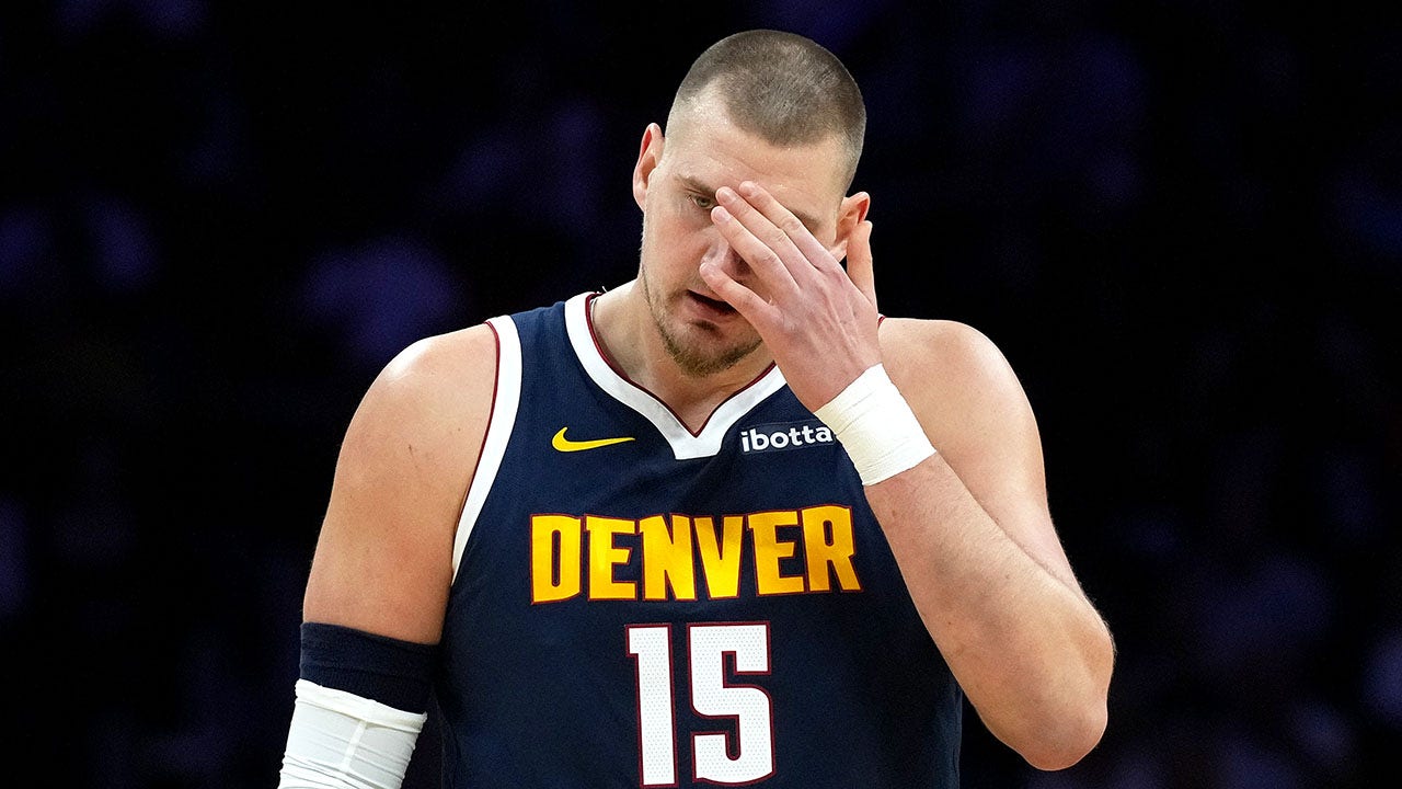 Berita NBA: Bintang Nuggets Nikola Jokic nampaknya mengalami cedera lutut vs Miami Heat
