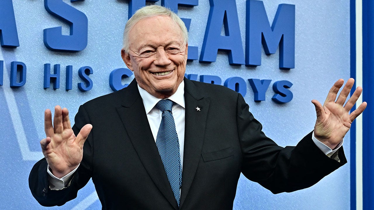 Jerry Jones likens Cowboys defensive coordinator search to Trump’s remarks about ‘running’ Venezuela Jerry Jones likens Cowboys defensive coordinator search to Trump’s remarks about ‘running’ Venezuela