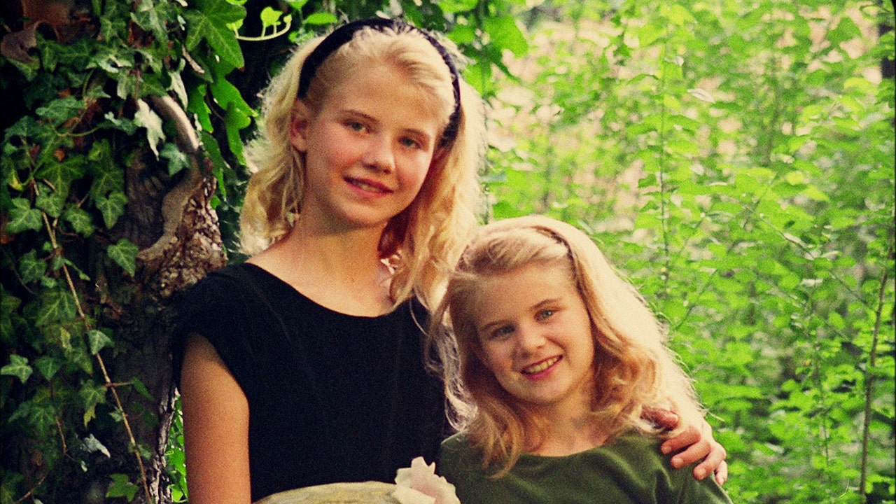 Elizabeth Smart (left) was 14 years old when she was abducted at knifepoint from her bedroom in Salt Lake City, Utah. (Netflix)