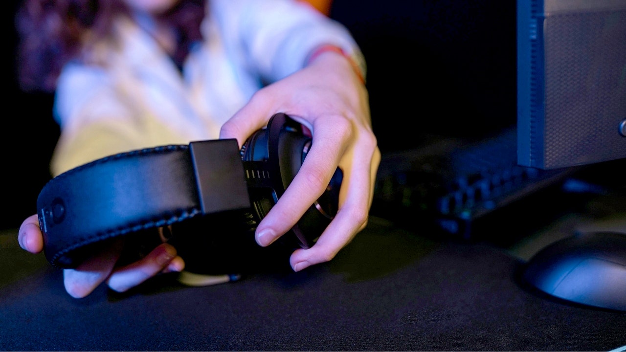 تسمح عيوب Google Fast Pair WhisperPair باختطاف أجهزة البلوتوث