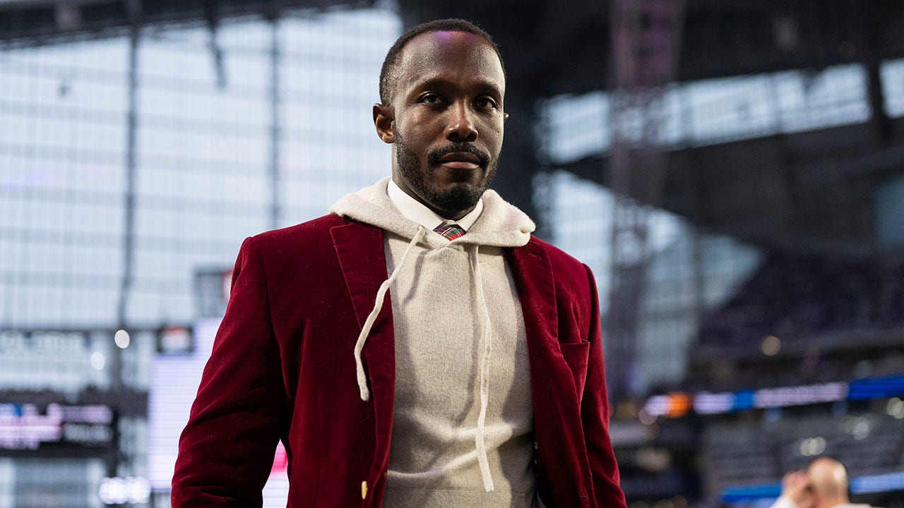 طرد الفايكنج GM Kwesi Adofo-Mensah بعد عجز المباراة الفاصلة