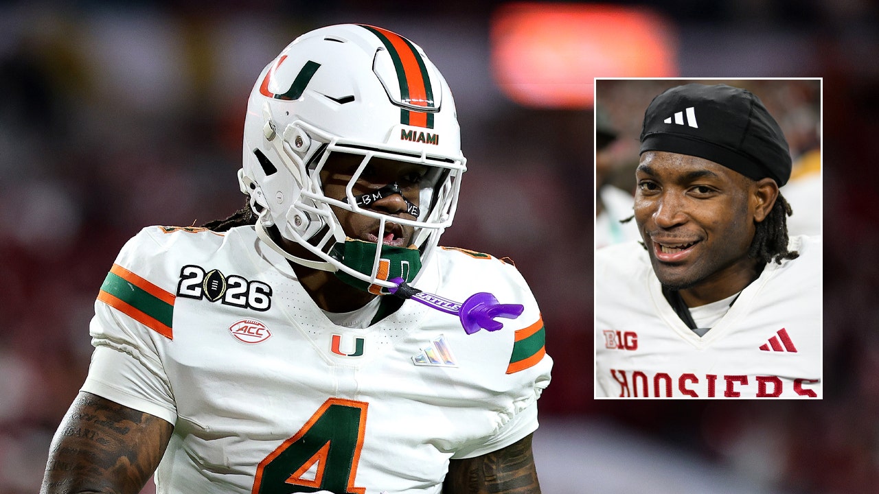 Bintang Indiana bereaksi terhadap pukulan Mark Fletcher Jr ke rekan setimnya di Hoosiers