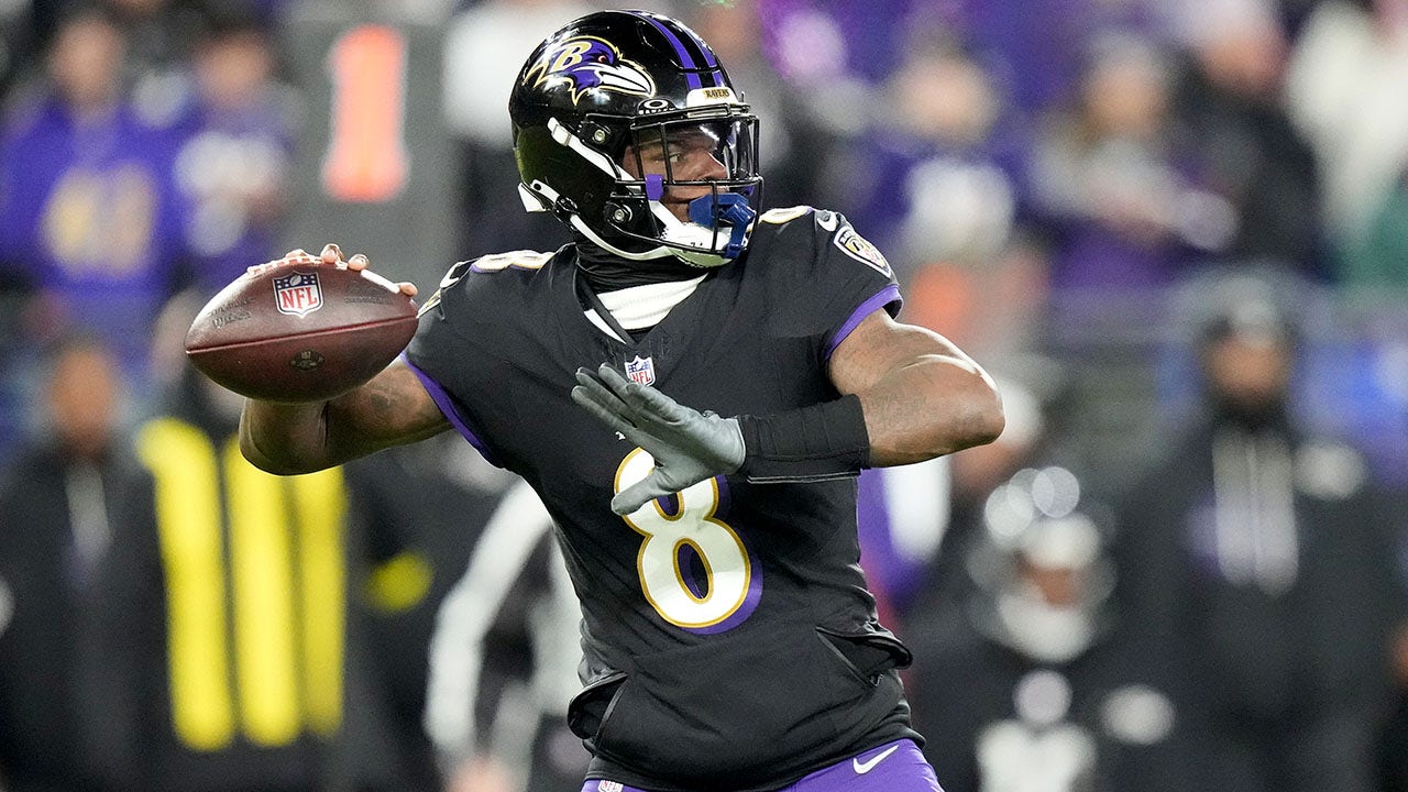 Lamar Jackson confirms he’ll start for Ravens in must-win AFC North finale against Steelers Lamar Jackson confirms he’ll start for Ravens in must-win AFC North finale against Steelers