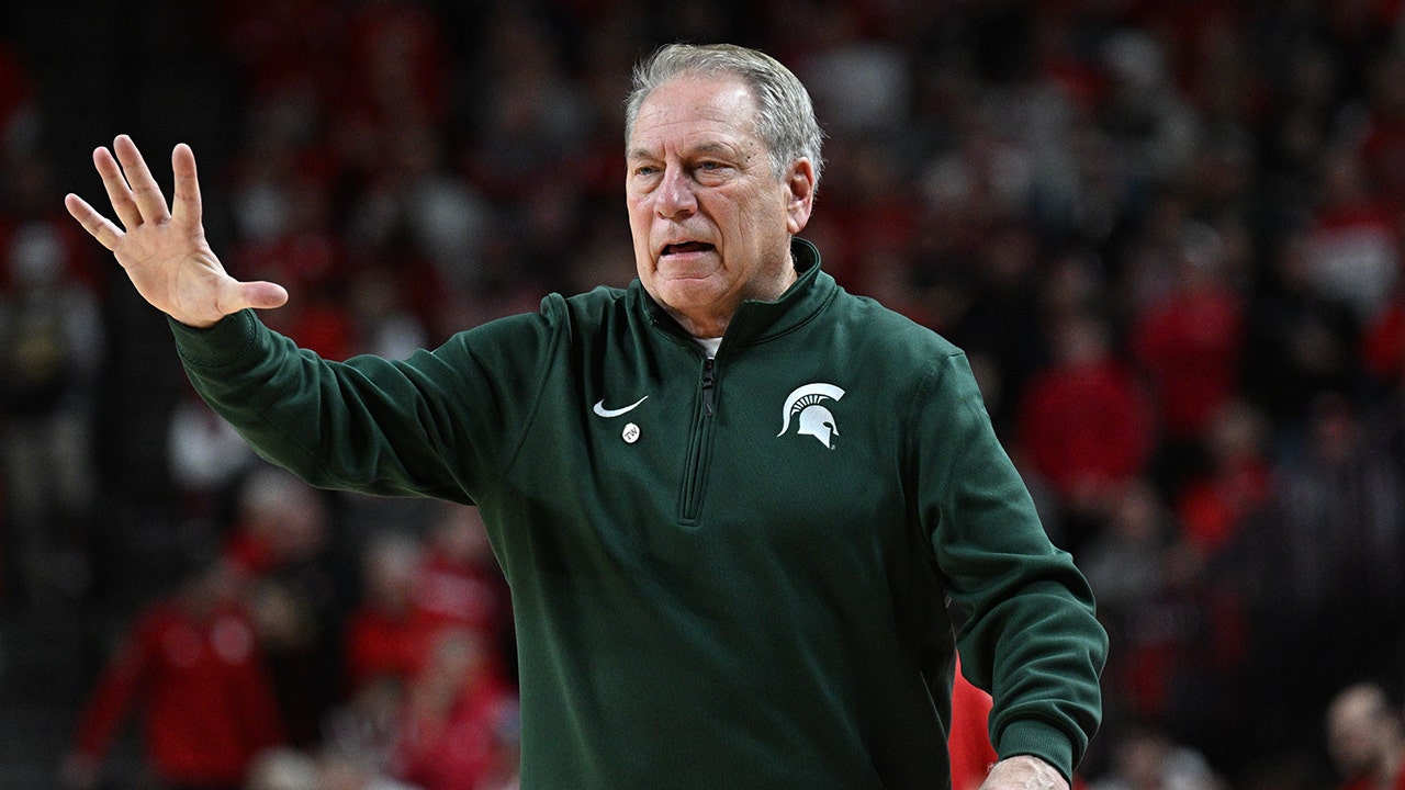 Tom Izzo explodes on former Michigan State player in wild scene: ‘What the f— are you doing?’ Tom Izzo explodes on former Michigan State player in wild scene: ‘What the f— are you doing?’