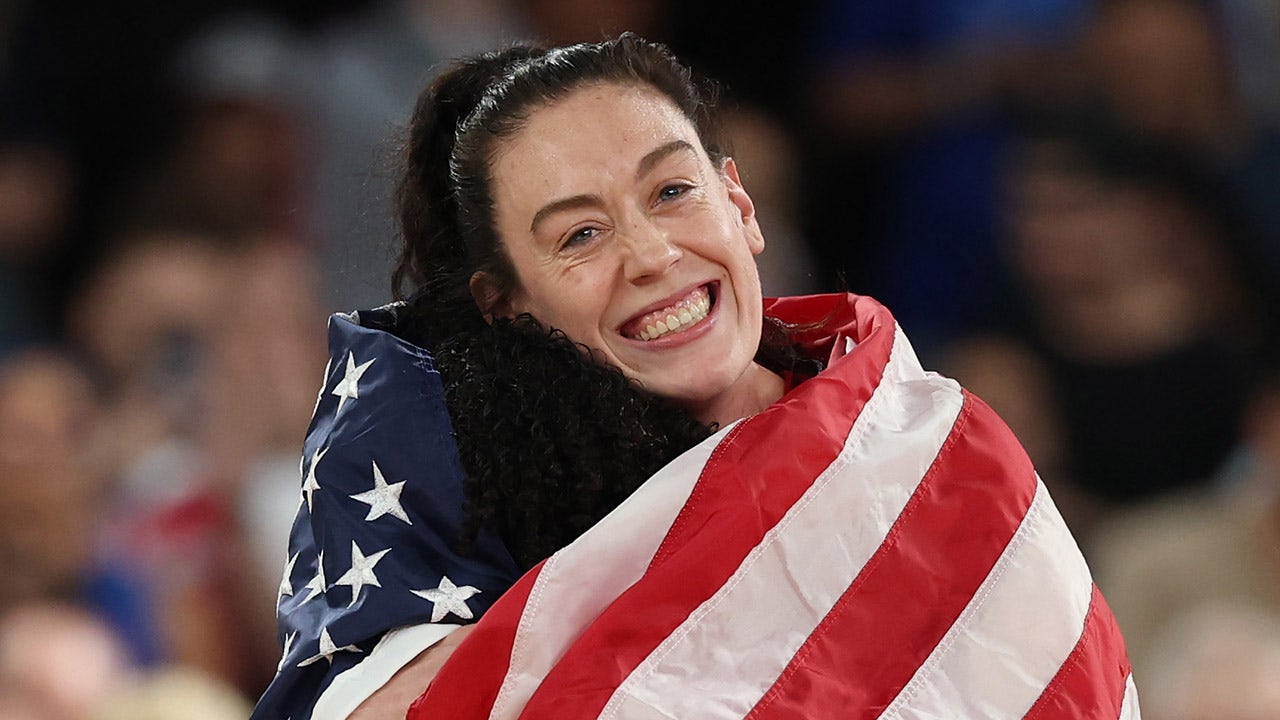Bintang WNBA Breanna Stewart bereaksi terhadap rekor medali emas Olimpiade Musim Dingin Tim AS