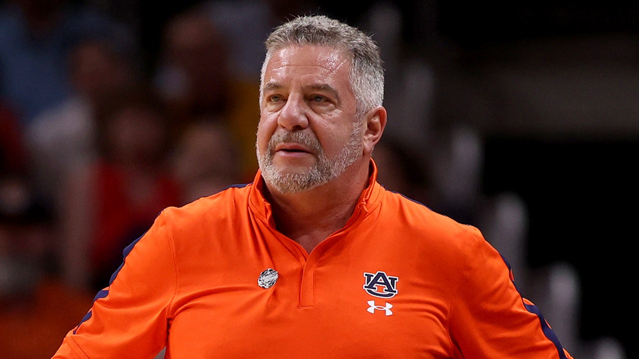 Mantan pelatih Auburn Bruce Pearl menyerukan ‘bebaskan Iran’ setelah serangan AS-Israel