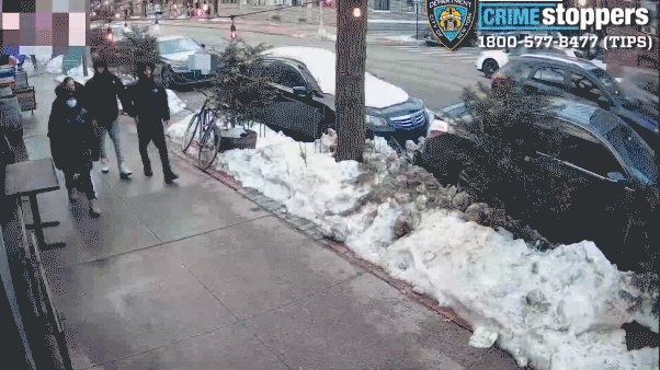 நடந்து செல்லும் நபர்களின் குழுவின் GIF