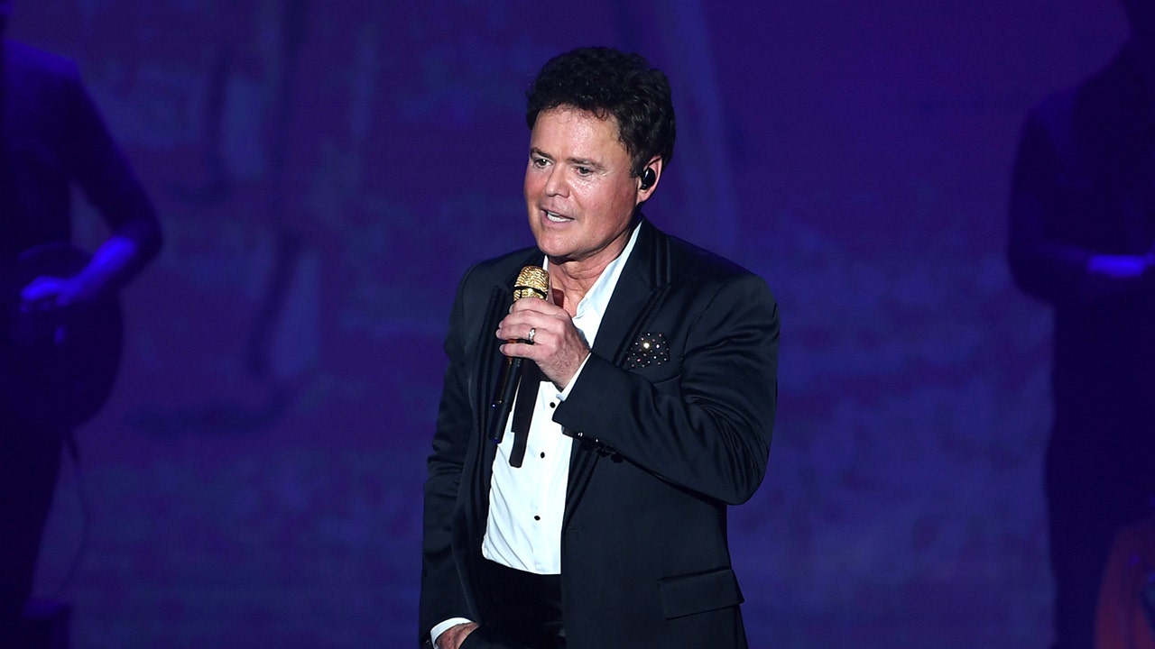 Donny Osmond presenta una demanda por supuesta lesión con una pelota inflable en un concierto de Las Vegas