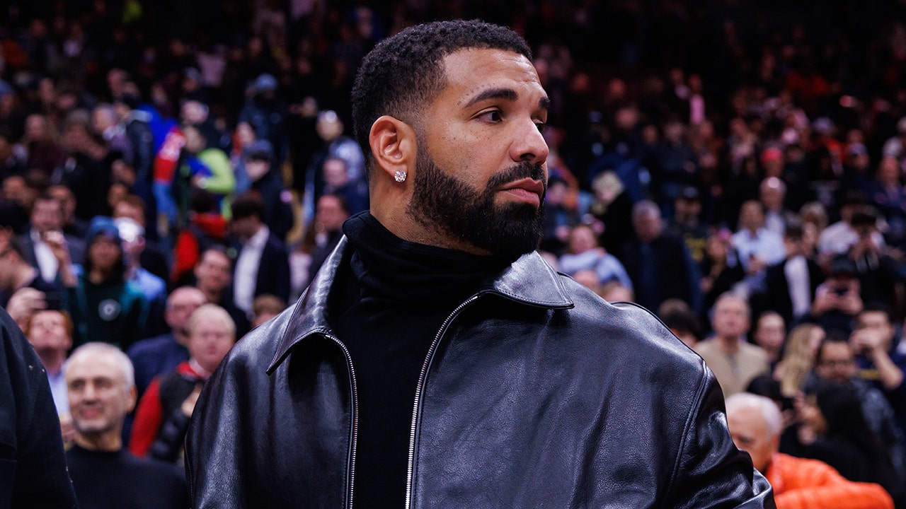 Drake’s Patriots Super Bowl bet falls flat as Seahawks win, reviving claims of rapper's sports 'curse"