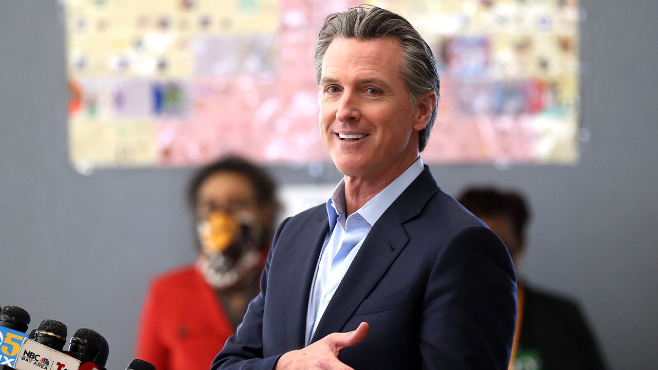 Newsom enfrenta una reacción violenta entre los vínculos con Getty y la narrativa de la pobreza infantil