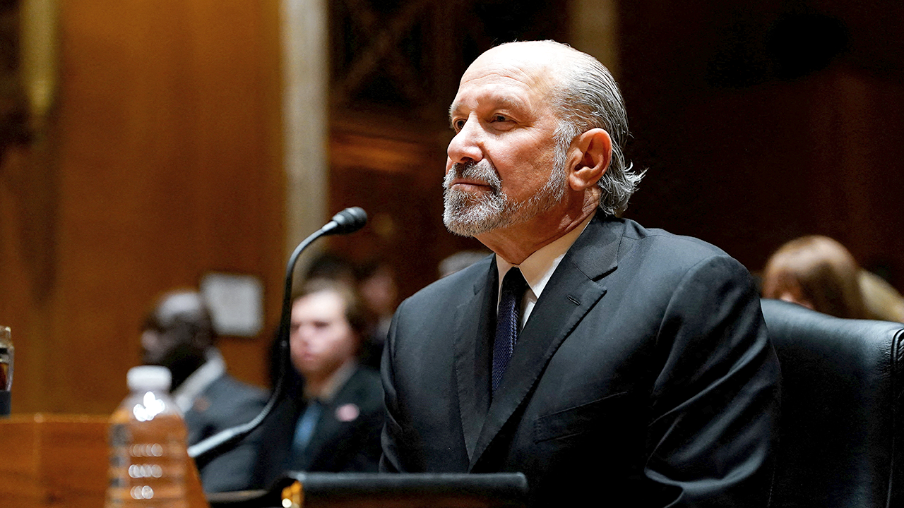 Leavitt brushes off Lutnick–Epstein heat with list of admin wins media ignored before ending briefing