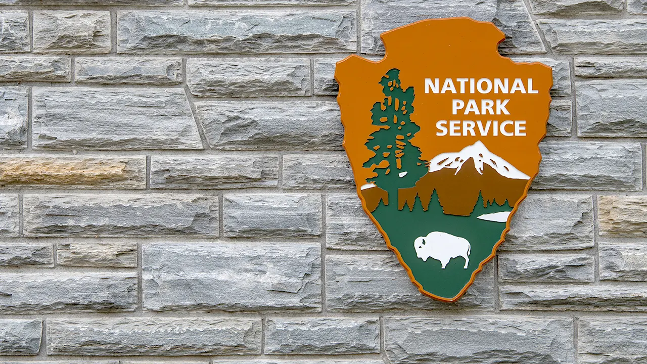 Ex empleado de Yosemite presenta demanda por tiroteo a bandera transgénero en El Capitán