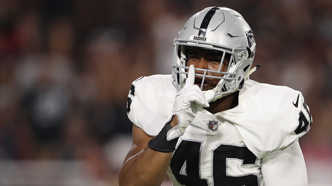 Asisten pelatih pemadam kebakaran Falcons LaTroy Lewis di tengah penyelidikan pelecehan seksual oleh polisi