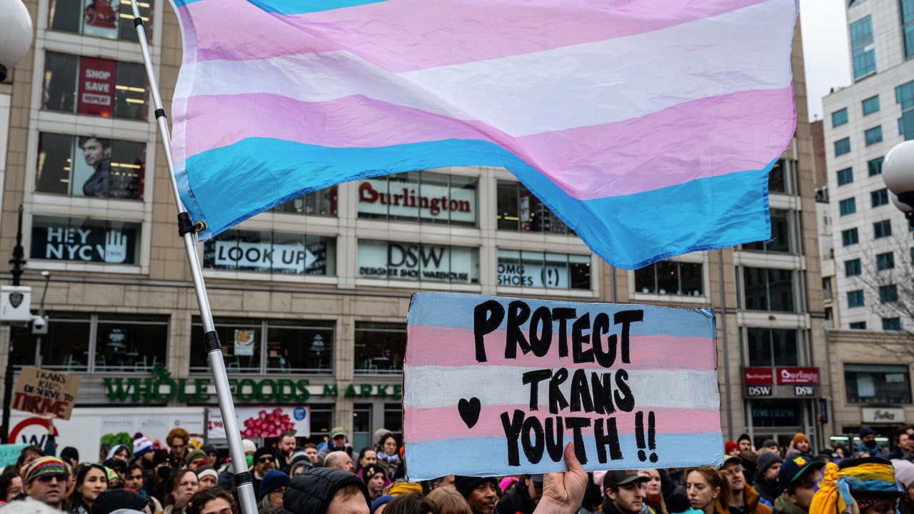 نشطاء LGBTQ يتحدثون علنًا بعد لقاء تجمع “Save Girls Sports” مع رياضي متحول في مضمار كاليفورنيا