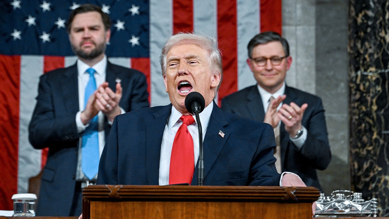 Trump ameaça a última jogada de Johnson no Save America Act com rebelião do Partido Republicano
