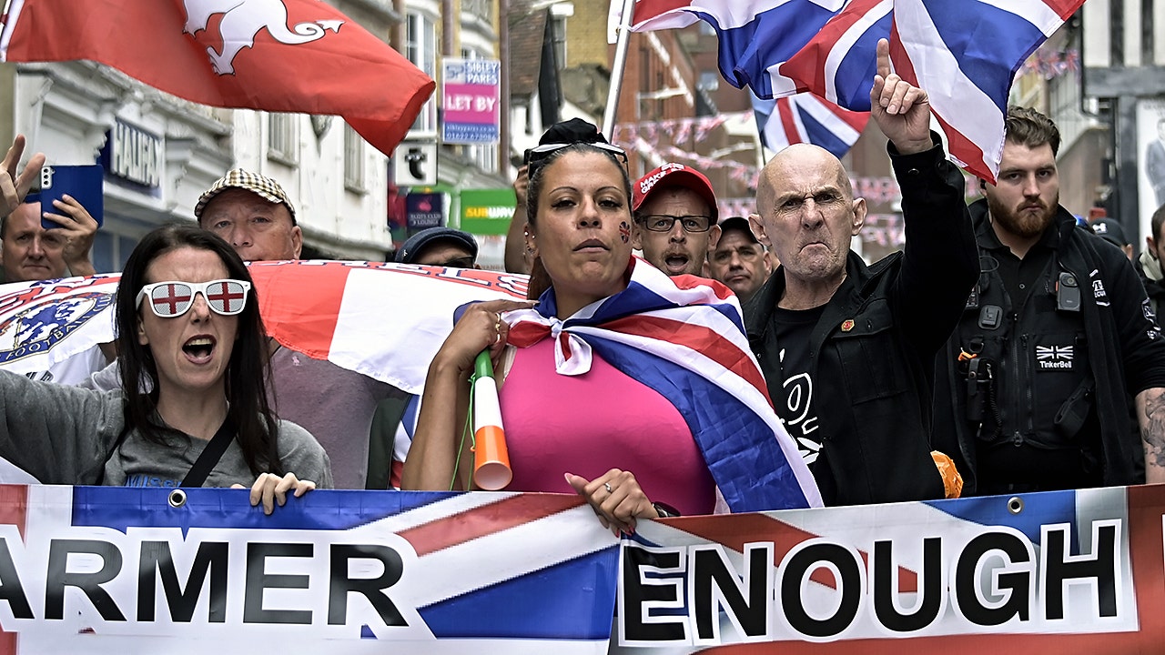 De virale immigratieparodie van cabaretier Pat Smith leidt online tot discussie