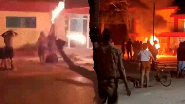 Unos manifestantes incendian la sede del Partido Comunista en Cuba un vídeo parece captar disparos