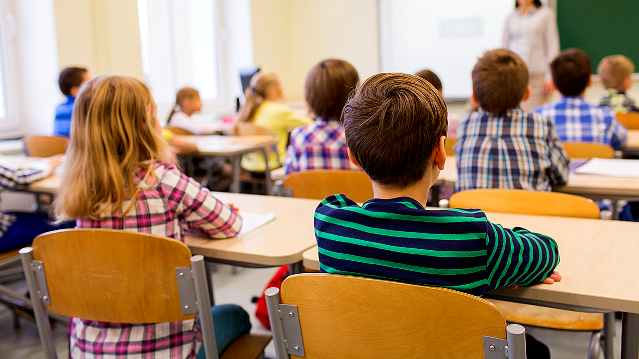 المدرسة الابتدائية تلغي الانضباط في كتاب زواج المثليين