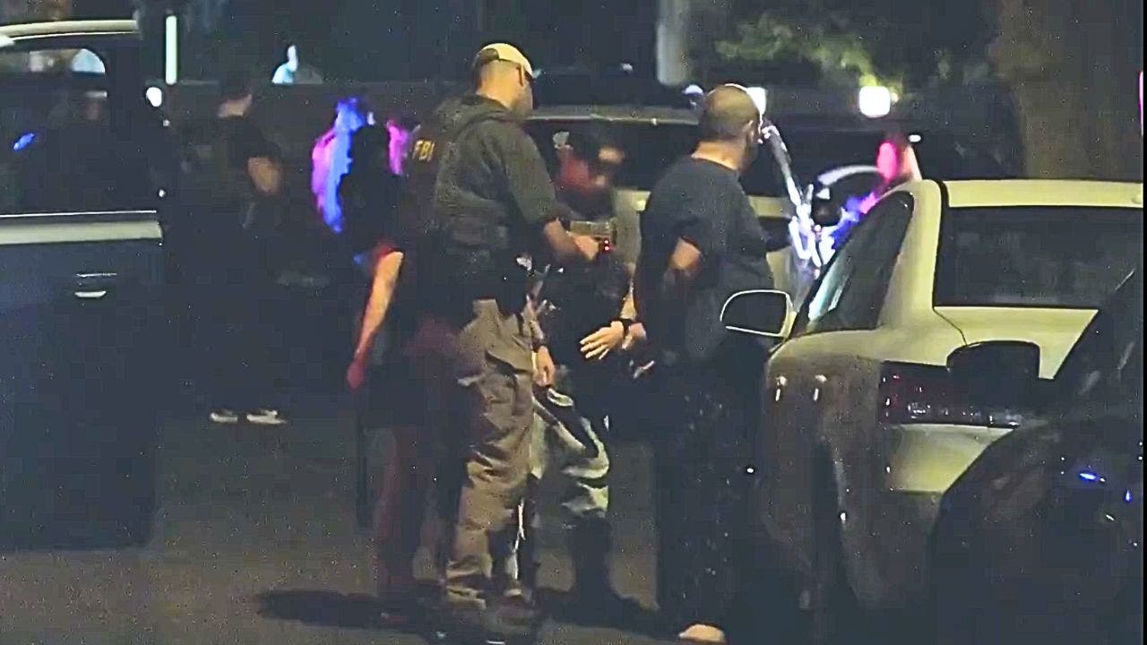 مكتب التحقيقات الفيدرالي يداهم قصرًا في هوليوود في قضية احتيال على الرهن العقاري بقيمة 17.4 مليون دولار