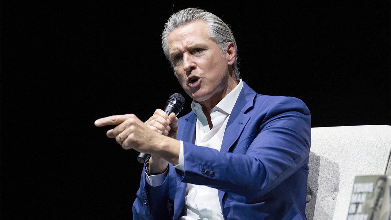 Newsom se pone a la defensiva cuando se le presiona para que los demócratas sean “culturalmente normales”