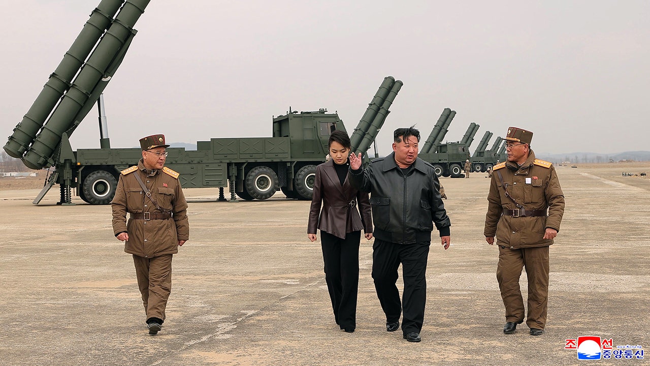 Kim Jong Un observó la prueba de armas de Corea del Norte con su pequeña hija