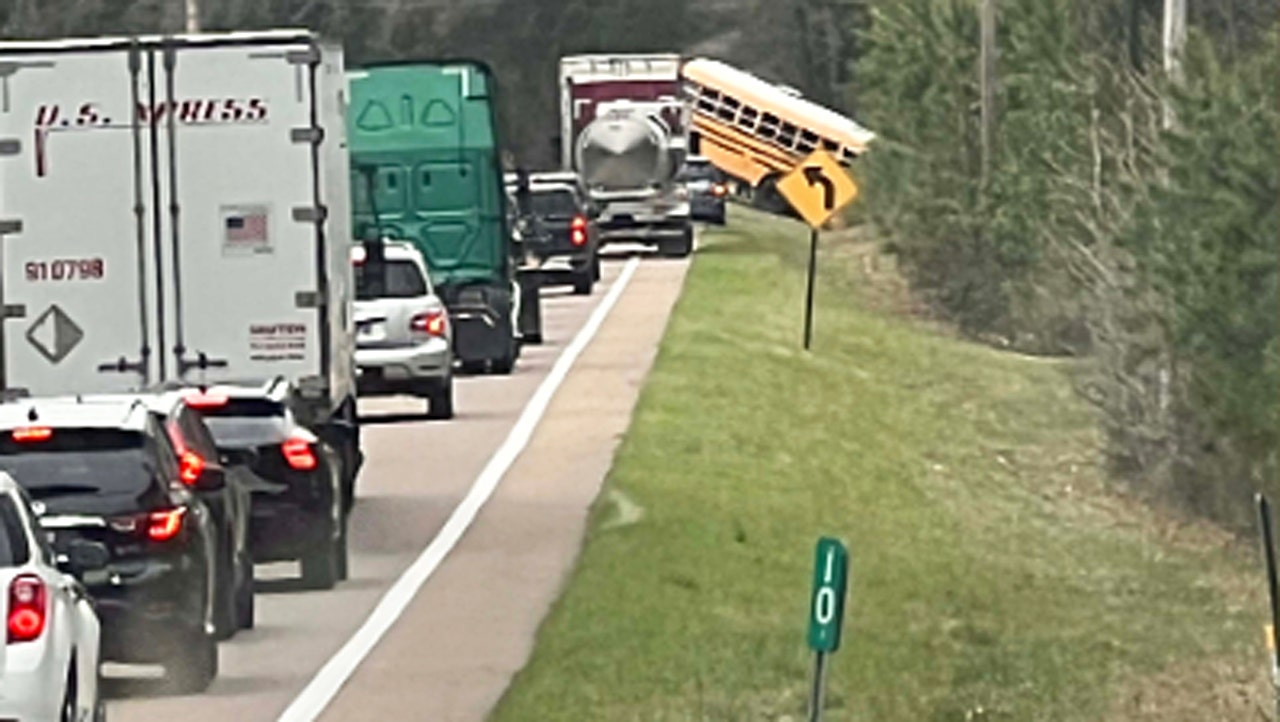 At least 2 students killed, several injured in school bus crash in Tennessee: ‘A parent’s worst nightmare’ At least 2 students killed, several injured in school bus crash in Tennessee: ‘A parent’s worst nightmare’
