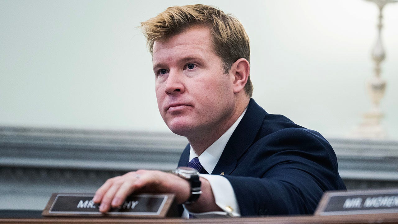 Sen. Tim Sheehy makes emergency landing after in-flight engine failure Sen. Tim Sheehy makes emergency landing after in-flight engine failure