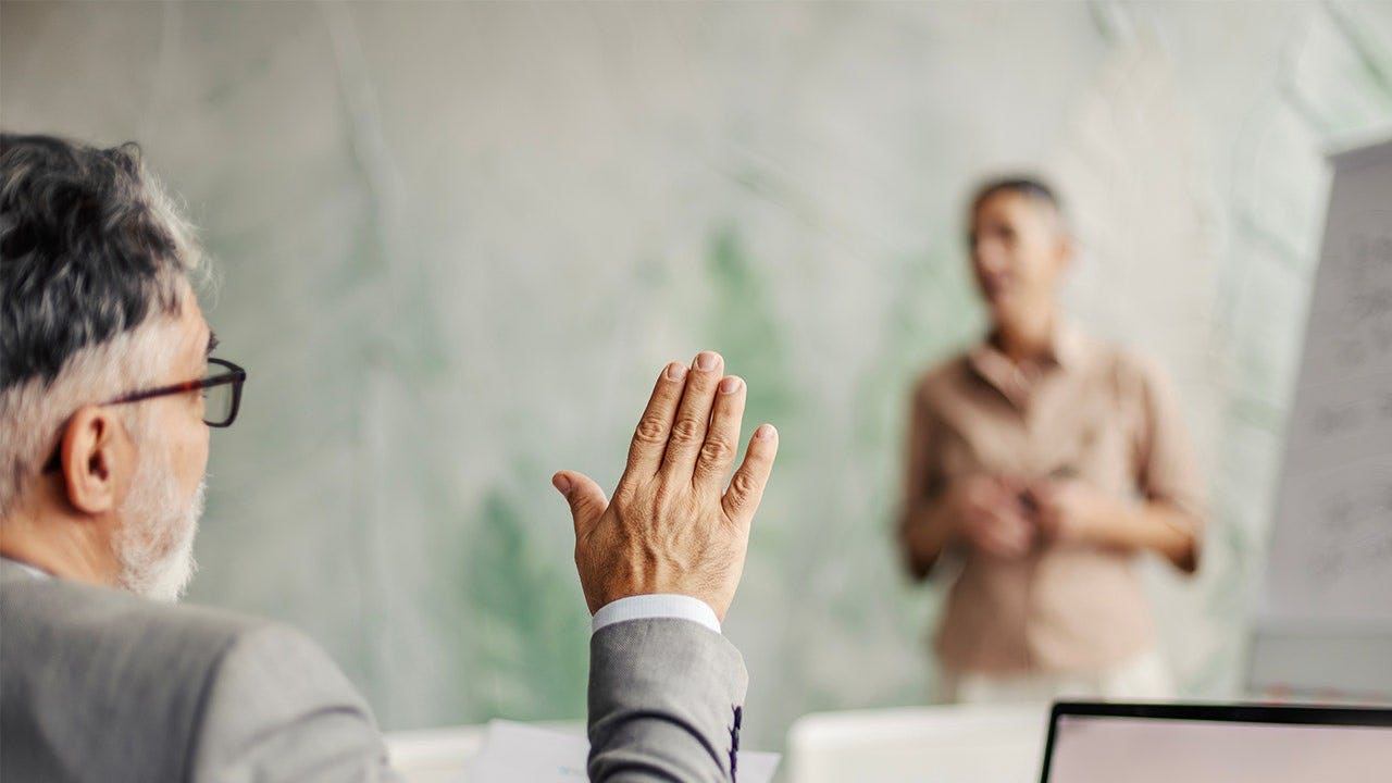 تم توجيه اللوم إلى عضو مجلس إدارة مدرسة في ولاية تينيسي لأنه وصف الطالب بأنه “أنت مثير”