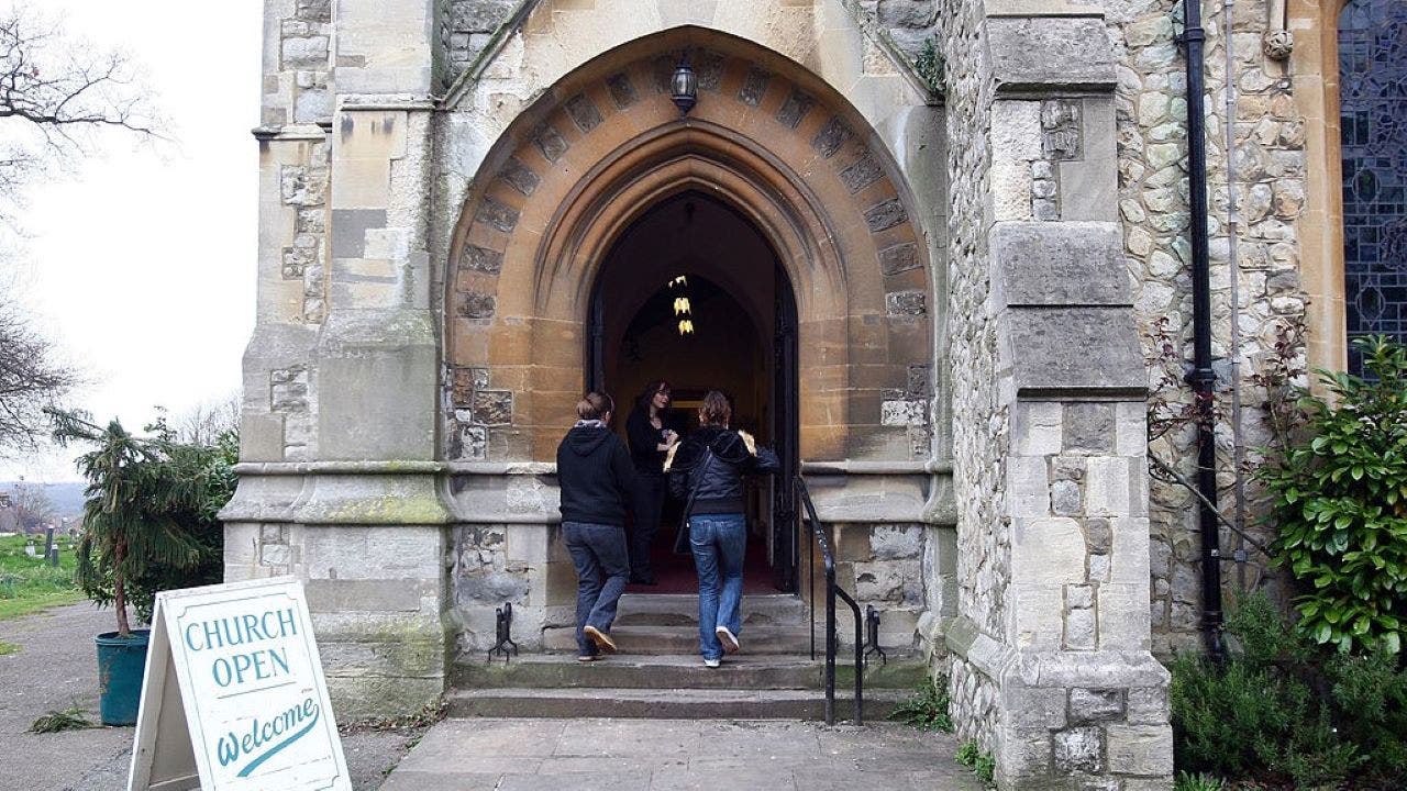 Uit een Gallup-peiling blijkt dat jonge mannen nu religieuzer zijn dan jonge vrouwen