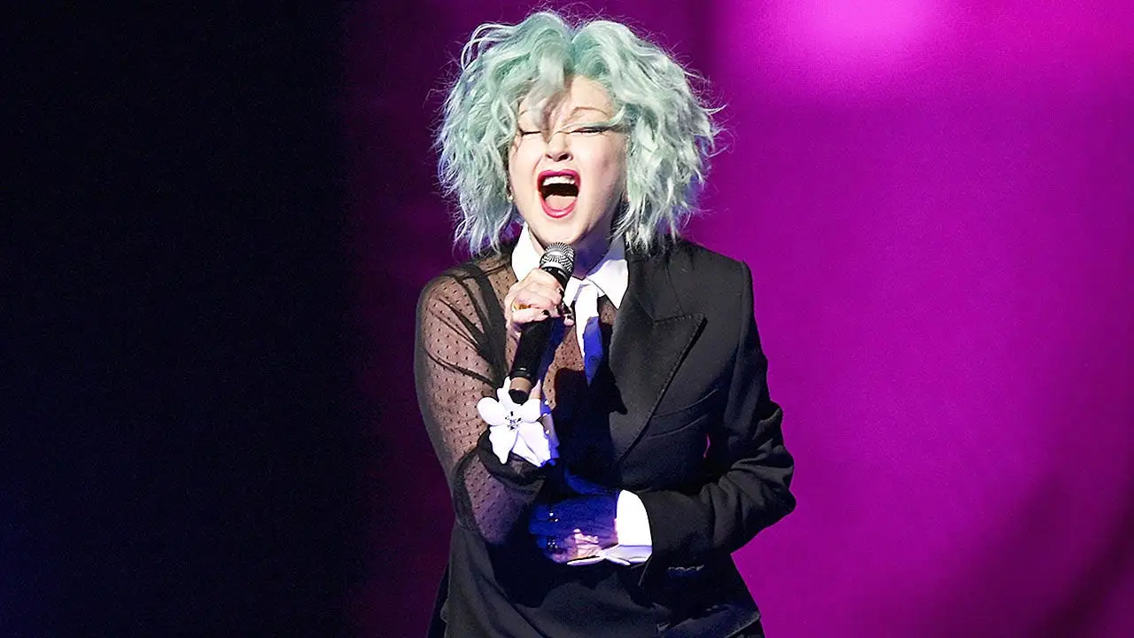 Cyndi Lauper threatens Vegas heckler in fiery takedown: 'I'm going to come for you'