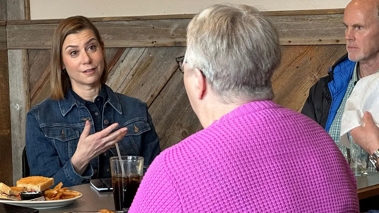 لن يستبعد السناتور سلوتكين الترشح للرئاسة عام 2028 من ميشيغان