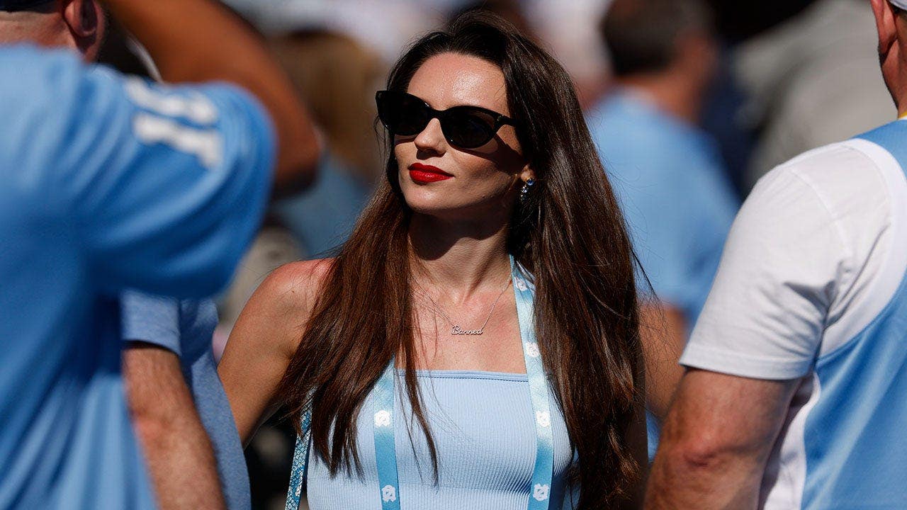 Jordon Hudson wants in on the Mike Vrabel and Dianna Russini drama