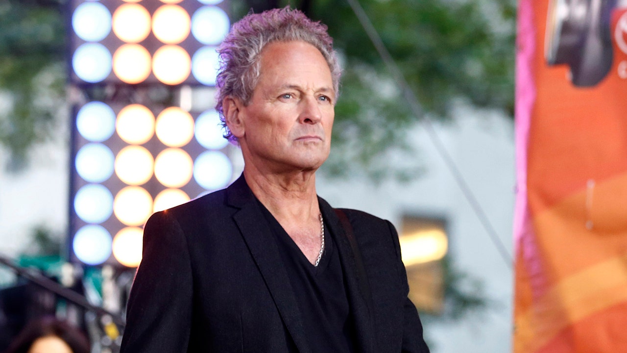 Lindsey Buckingham’s vermeende stalker van Fleetwood Mac heeft zeven aanklachten ingediend
