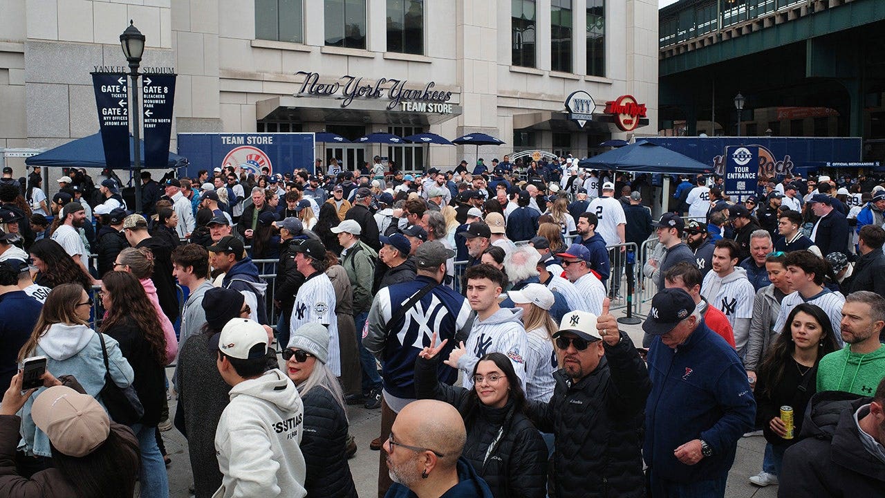 Yankees Fans Brawl at Yankee Stadium