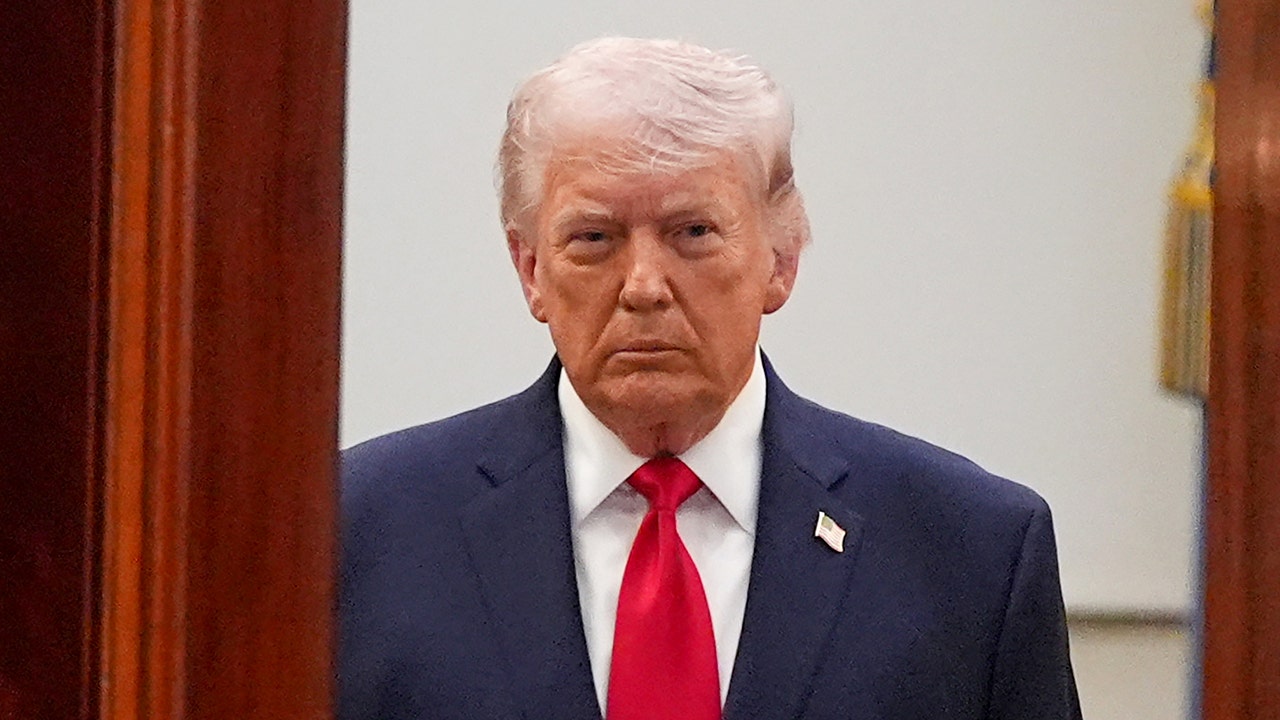 ويعتزم ترامب رفع دعوى تشهير بقيمة 10 مليارات دولار ضد صحيفة وول ستريت جورنال