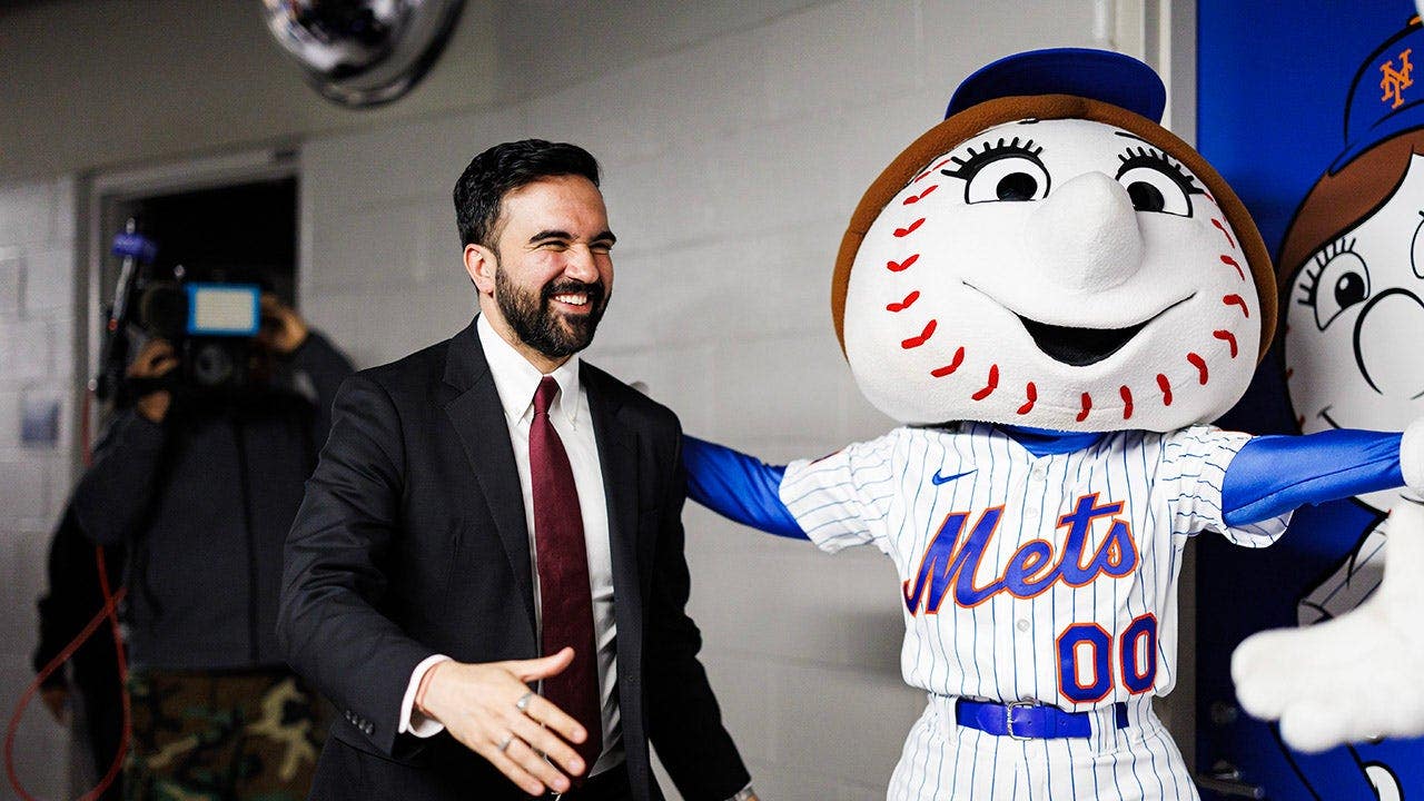 New York talk show host changes MLB allegiance from 'Mamdani Mets' to Yankees: 'Pretty easy choice'