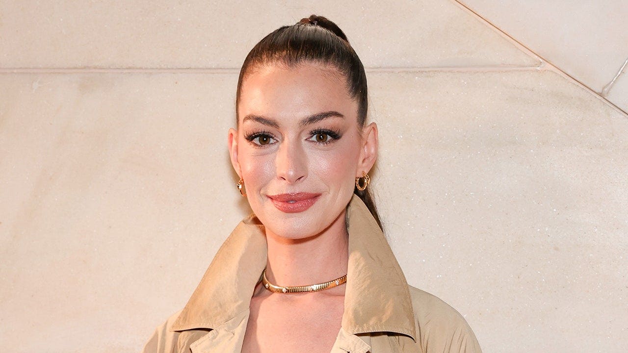 Anne Hathaway’s secret decade-long medical condition left her nearly blind throughout her 30s Anne Hathaway’s secret decade-long medical condition left her nearly blind throughout her 30s