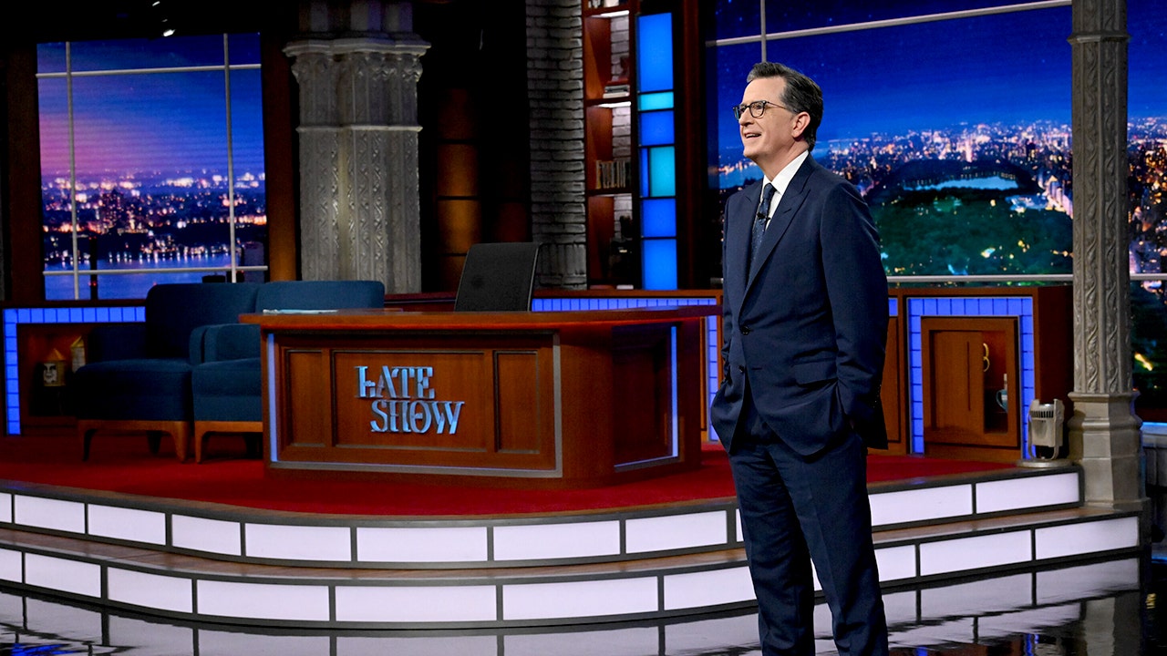 تجنب ستيفن كولبيرت ذكر ترامب في الحلقة الأخيرة من برنامج The Late Show