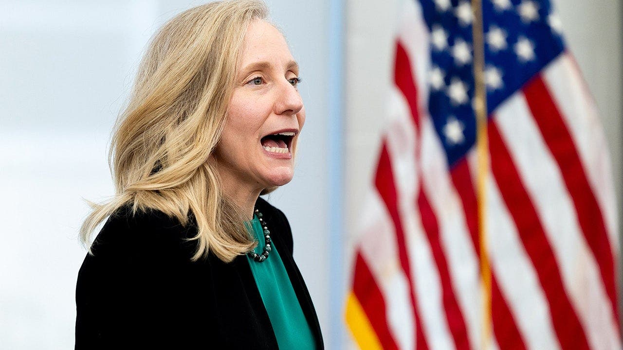 Legal expert unleashes on Spanberger’s new executive order targeting ICE: ‘Political theater’ Legal expert unleashes on Spanberger’s new executive order targeting ICE: ‘Political theater’